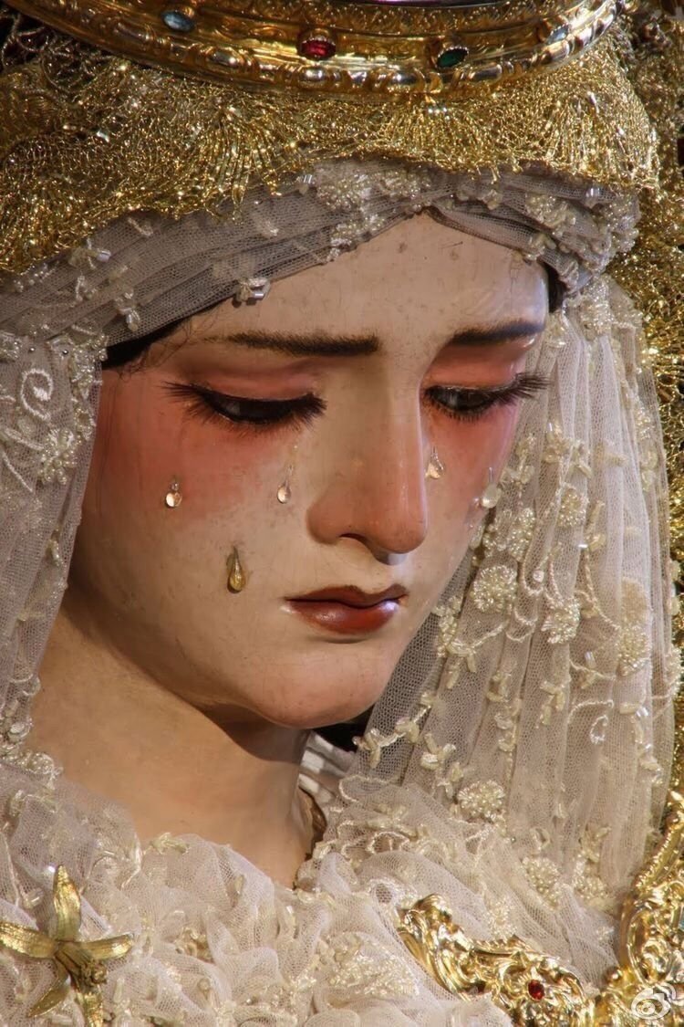 Плачущая Дева Мария
