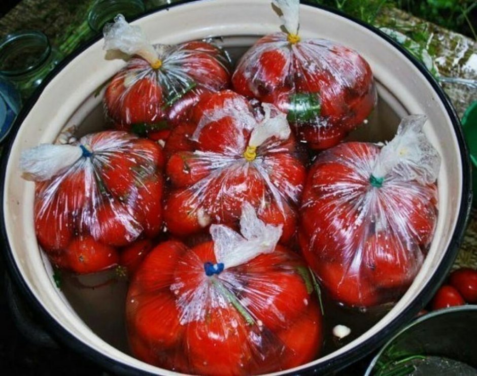 Малосольные помидоры в пакете