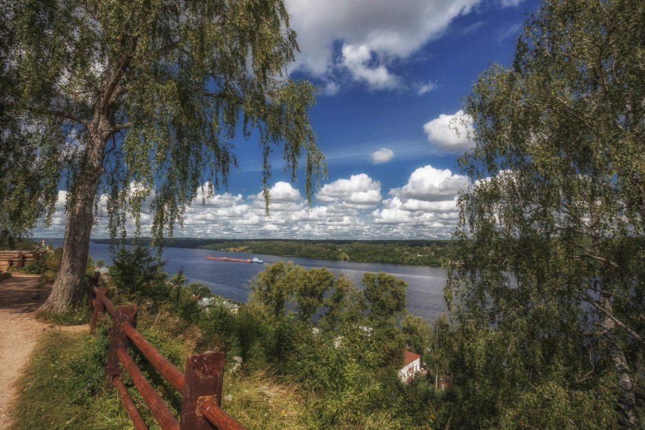 Набережная и река Волга Плес