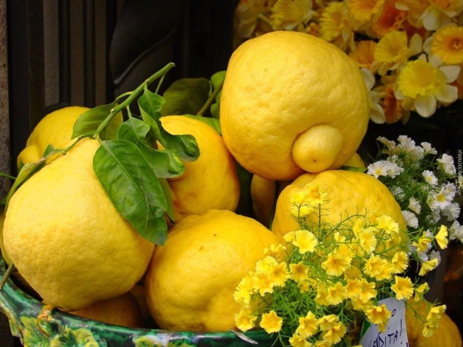 Граната лимонного цвета-желтый