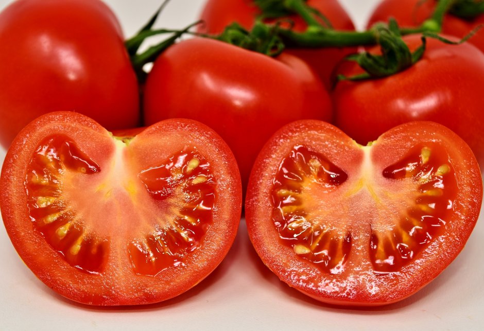 Много томатов
