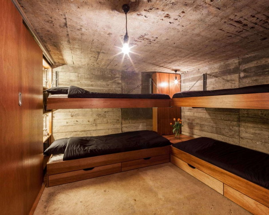 Подземный бункер, бомбоубежище, погреб