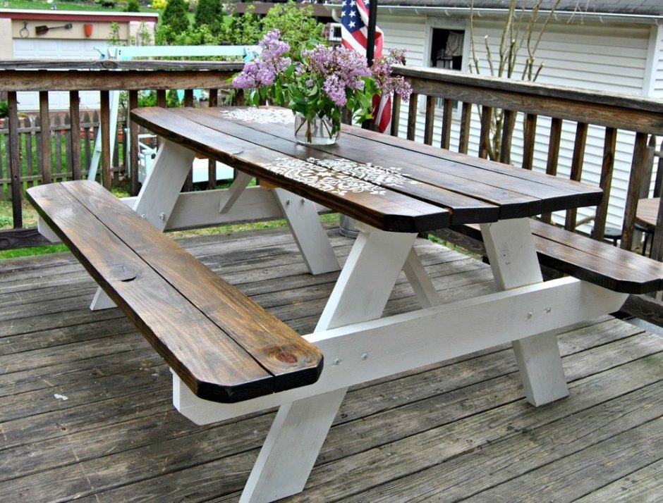 Деревянный стол и скамейки для дачи