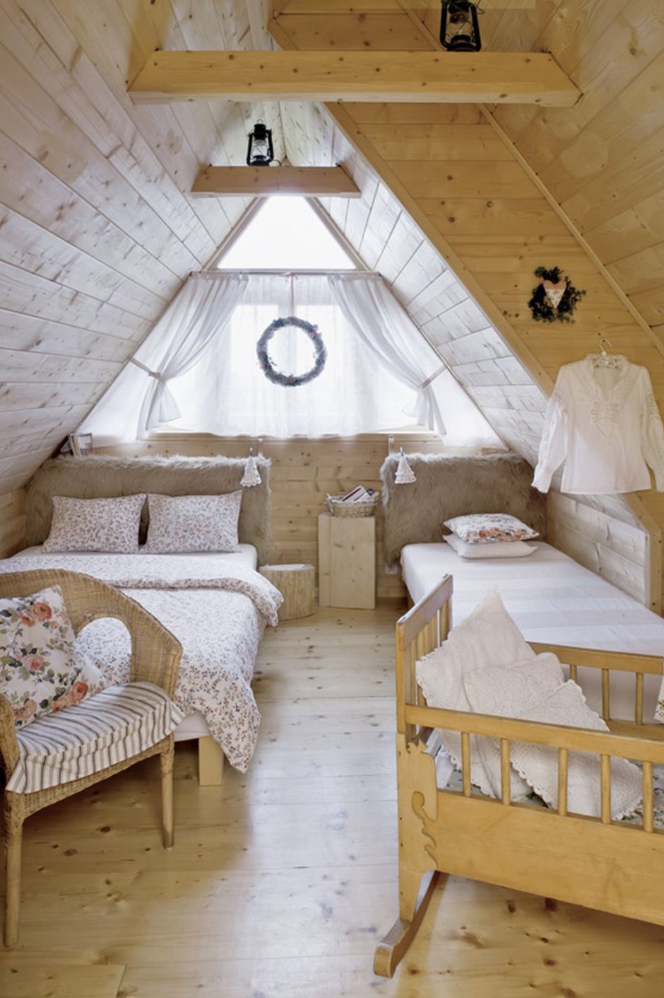 Уютная комната на даче