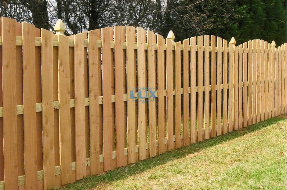 Красивый деревянный забор