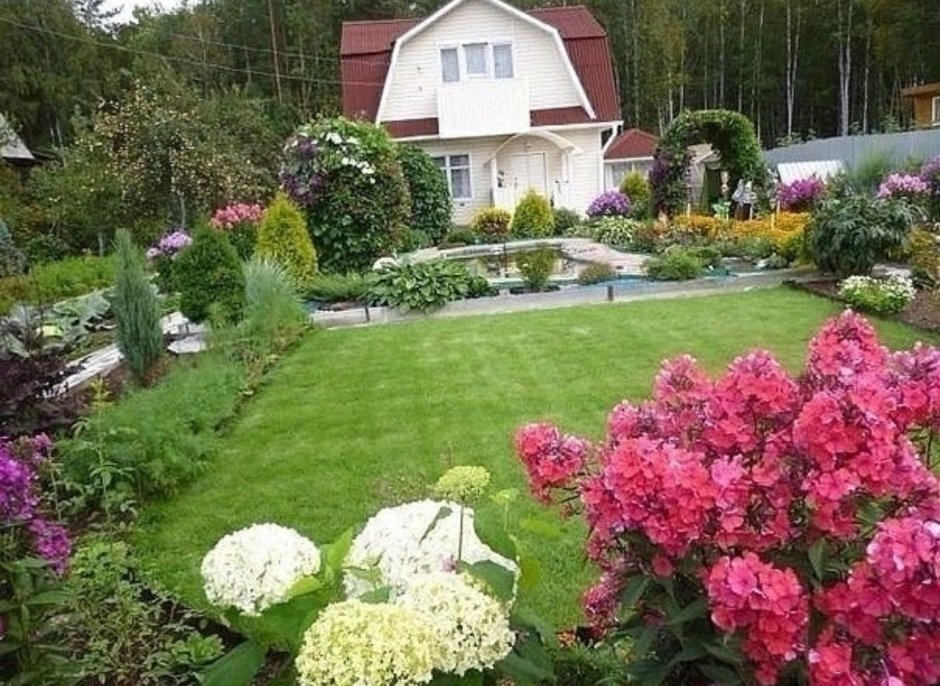 Красивые сады и дачные участки Ленинградской области