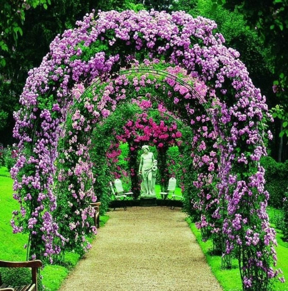Кирпичная арка в саду
