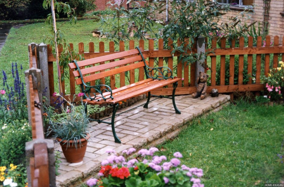 Скамейки в саду и на даче