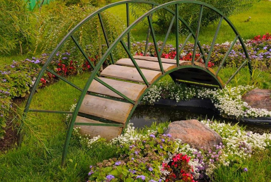 Кованый мостик для сада