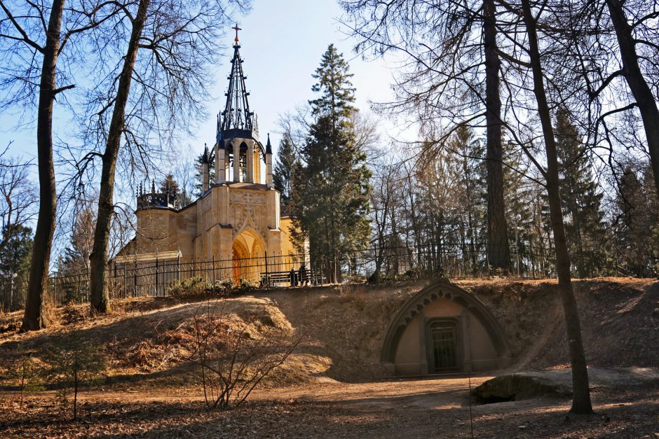 Церковь Святого Петра и Павла в Шуваловском парке