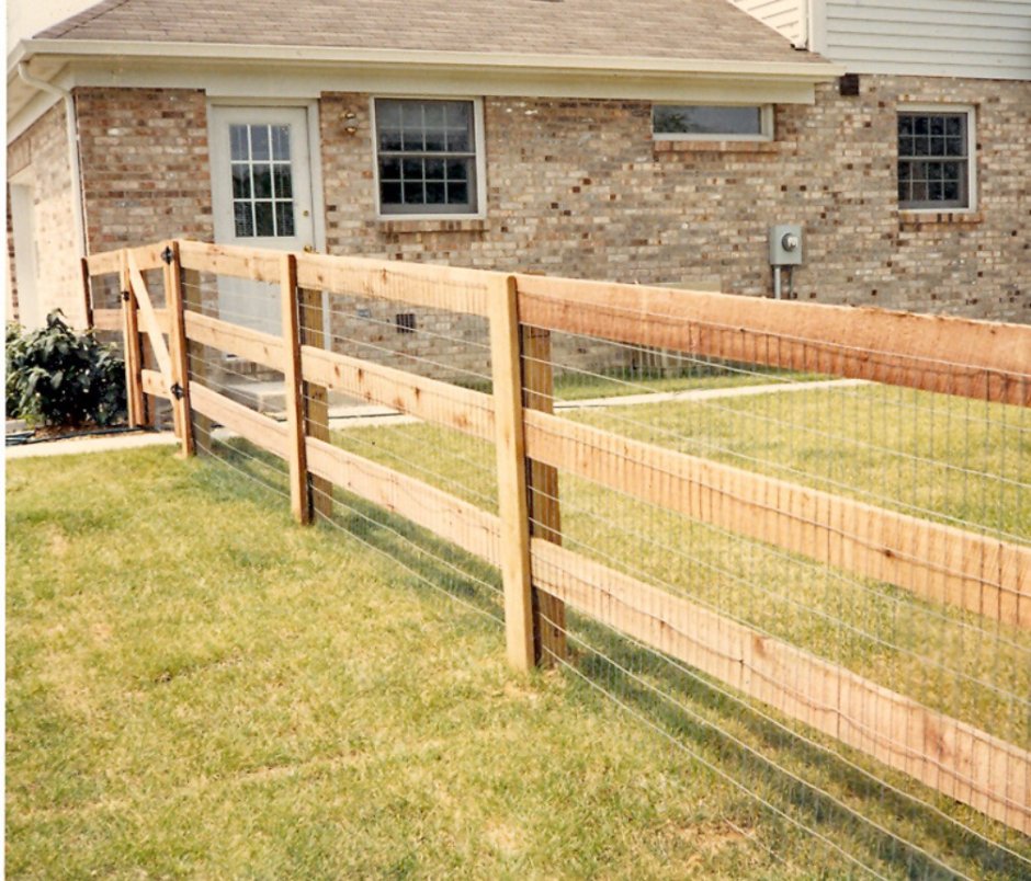 Деревянная ограда огорода