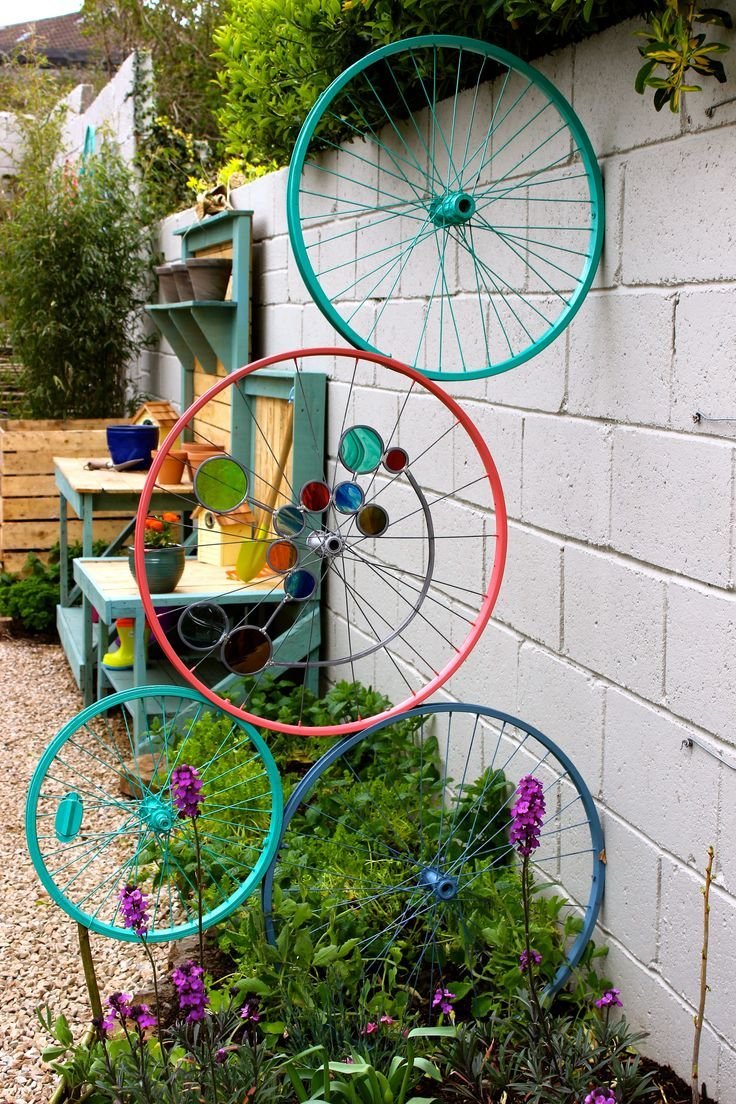 Декор для сада из велосипедного колеса