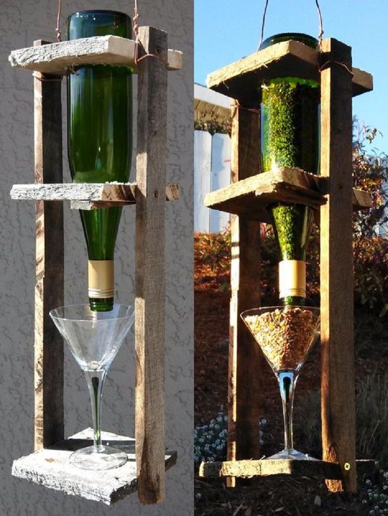 Декор из стеклянных бутылок для сада