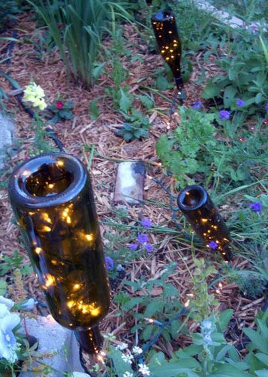 Садовый фонарь из бутылки