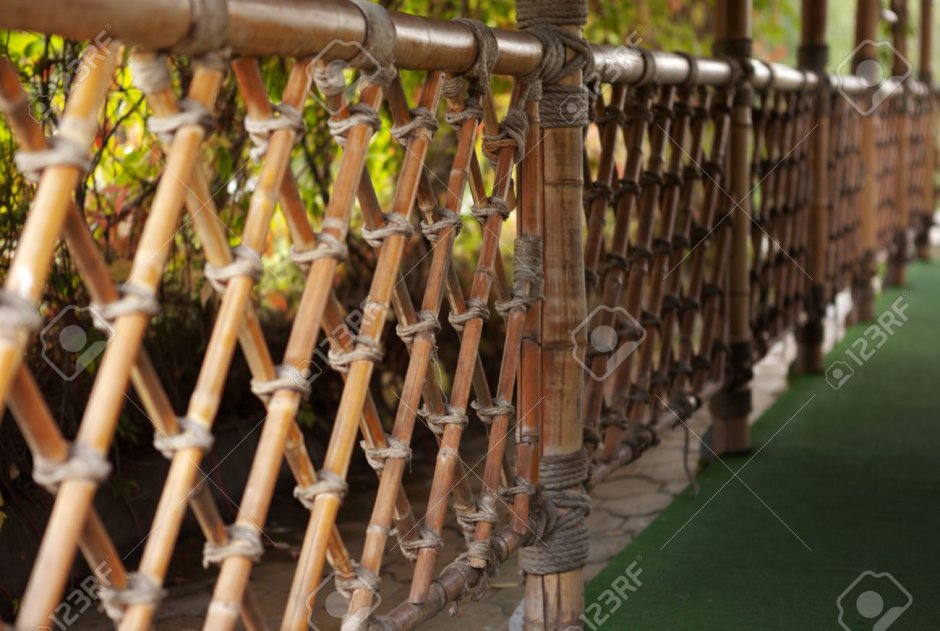 Декор из бамбука на даче