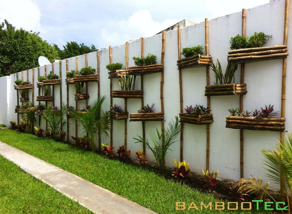 Закрыть забор бамбуковой изгородью