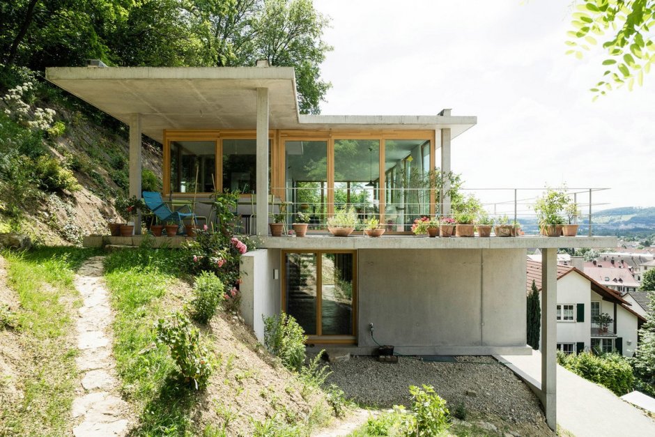 Дом на склоне / Архитектор Джан Салис