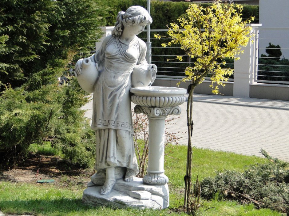Парковые фонтаны со скульптурами