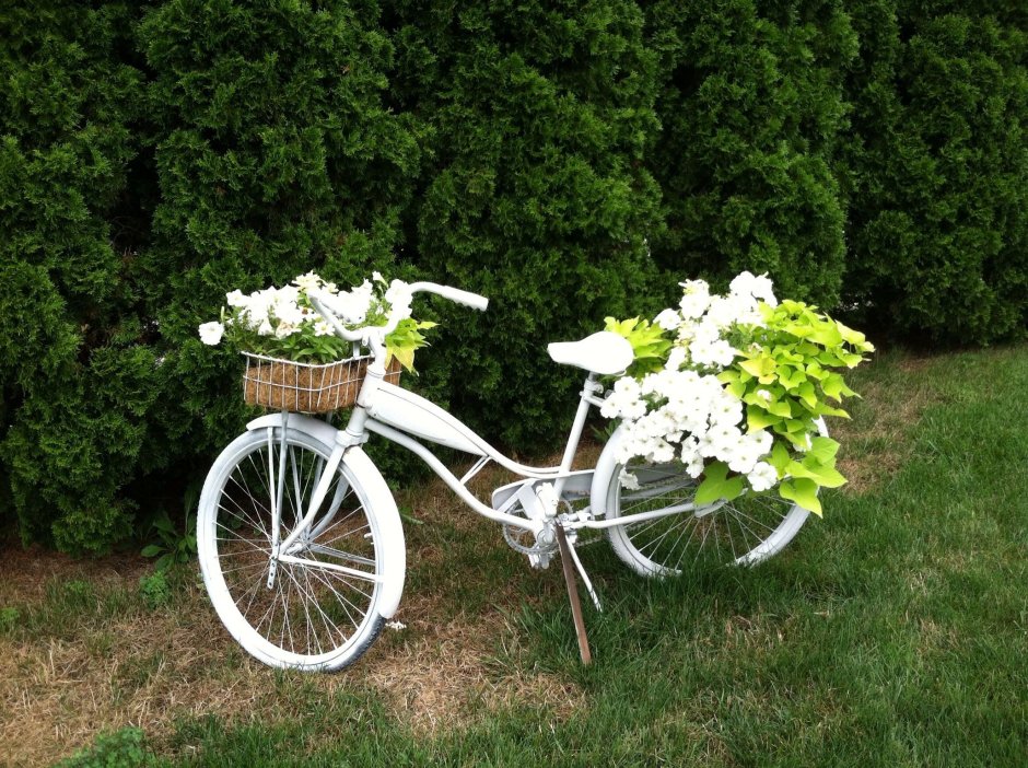 Велосипед в саду декор для сада