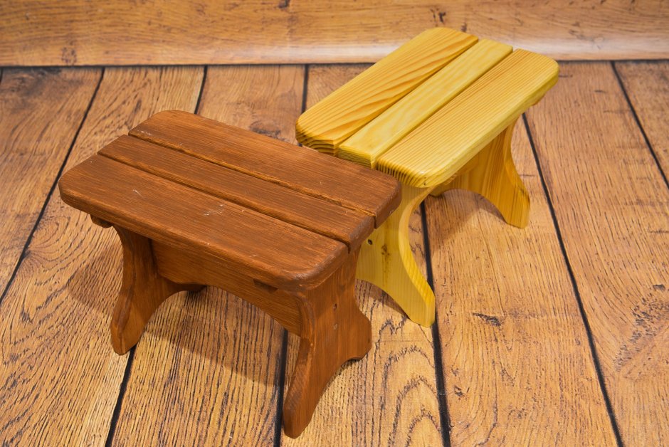 Скамейка маленькая деревянная