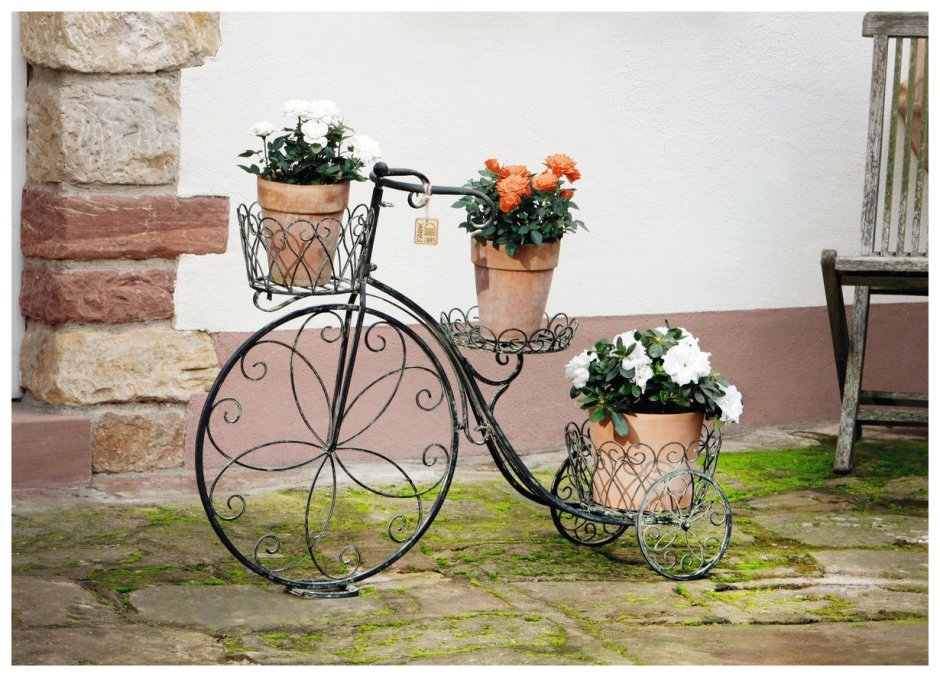 Кованый велосипед для цветов