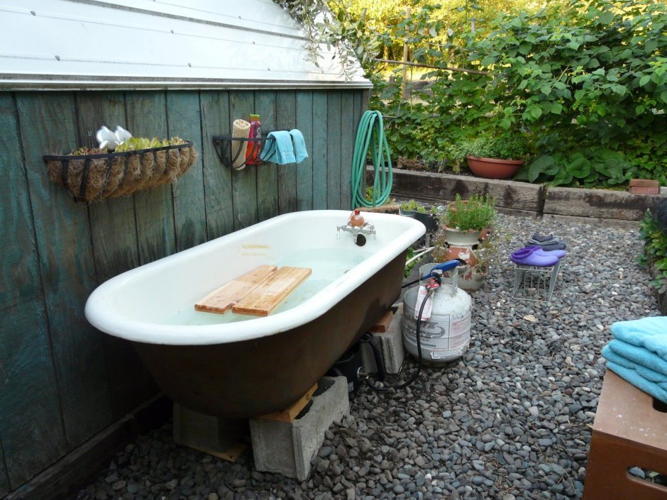 Чугунная ванна на даче