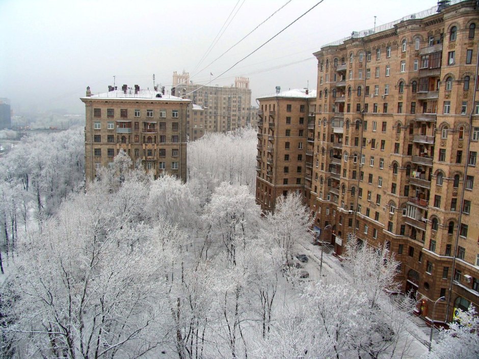 Зимний вид из окна многоэтажки
