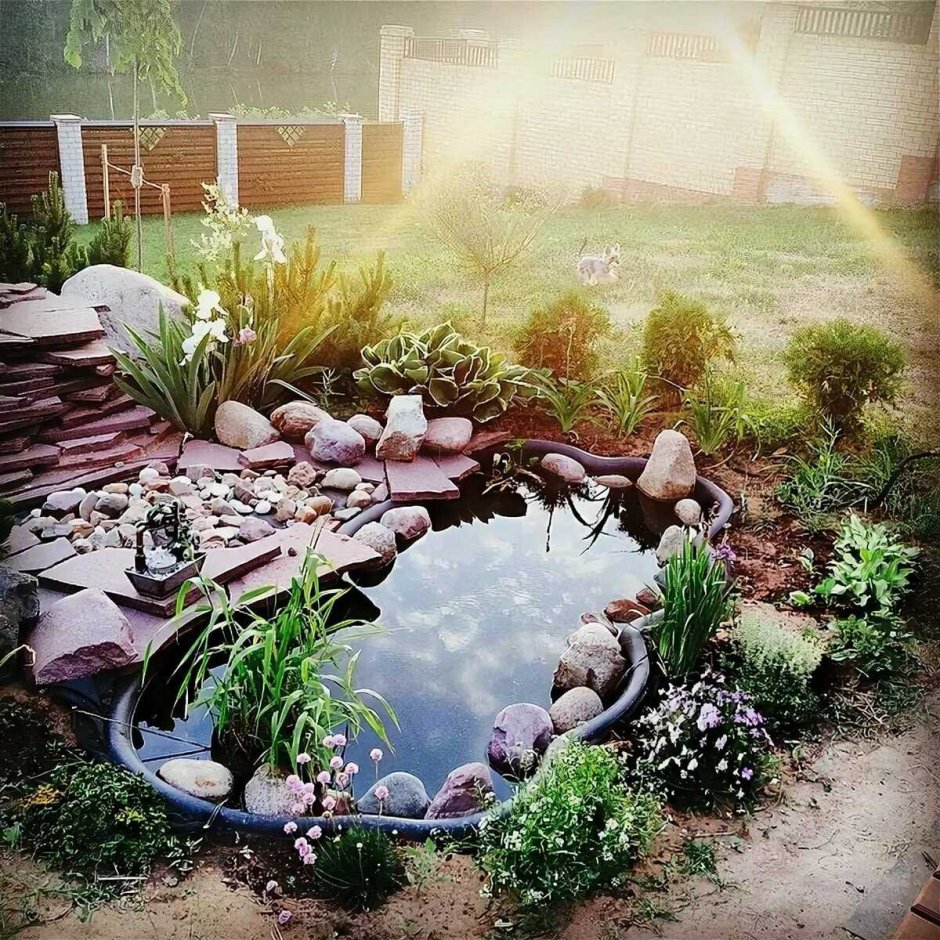 Искусственный водоем в саду