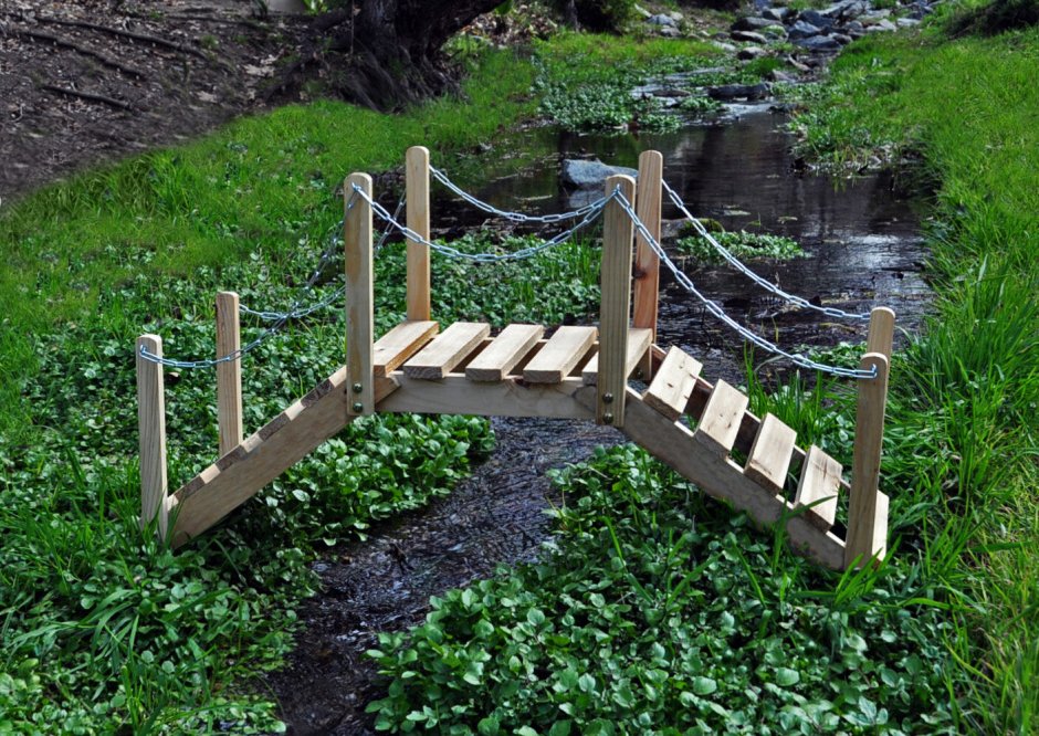 Деревянный мостик для сада