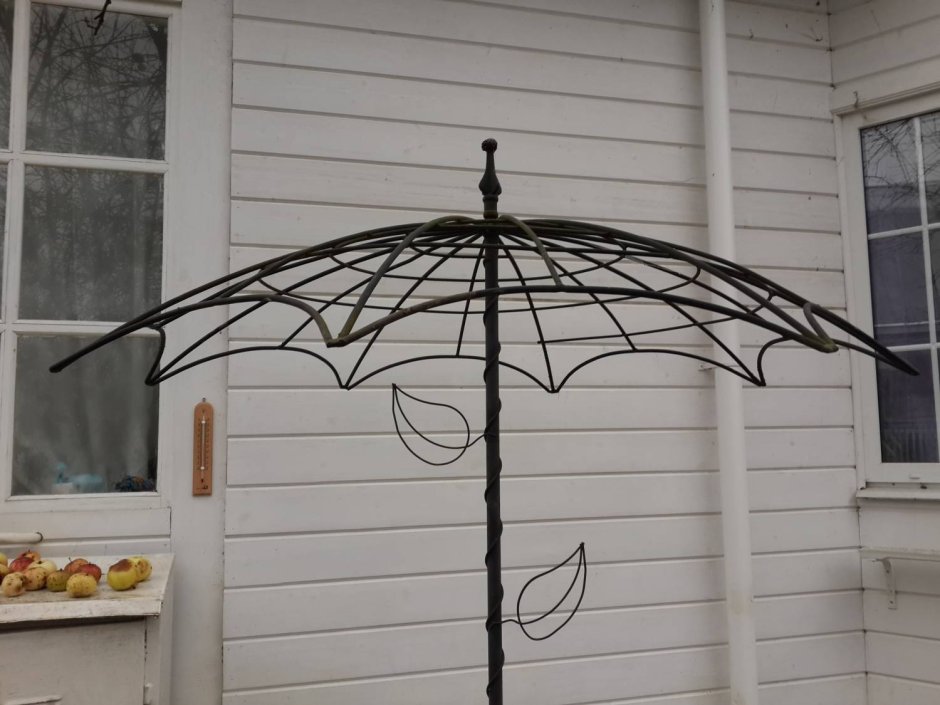 Зонт из металла для сада