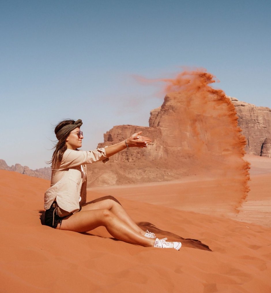Ава девушке в пустыне