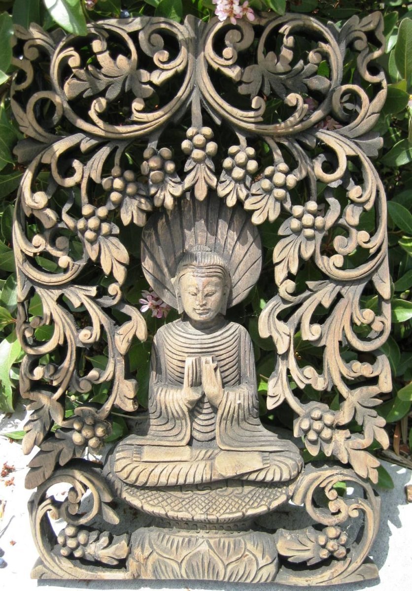 Будда Шакьямуни у дерева Бодхи