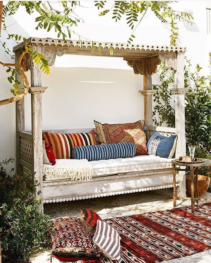 Скамейки в марокканском стиле