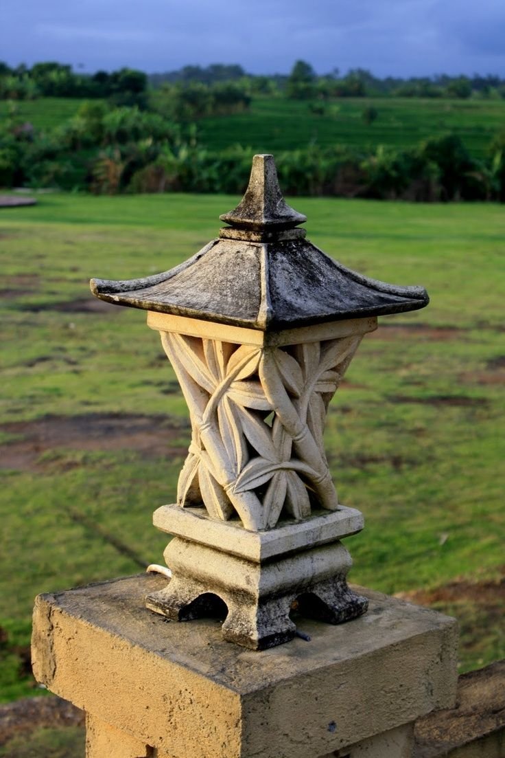 Японский каменный фонарь для сада