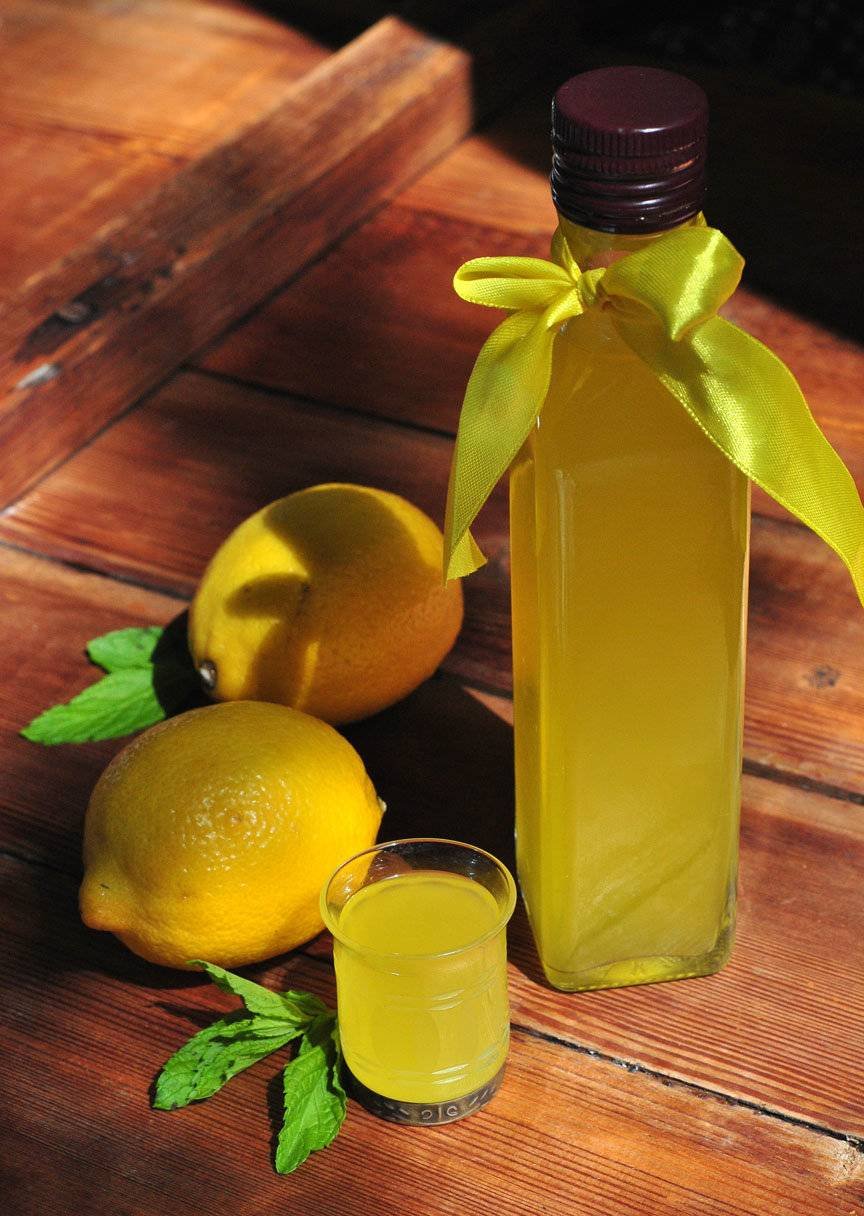 Лимонный ликёр Limoncello