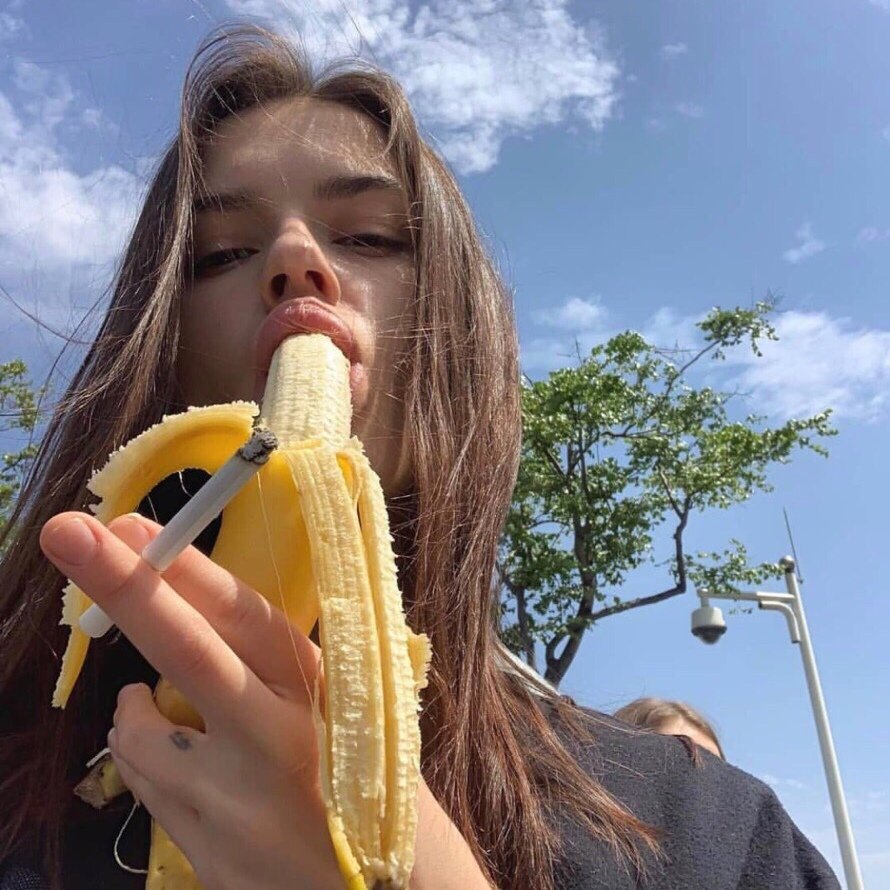 Девочка с бананомбананом ворту