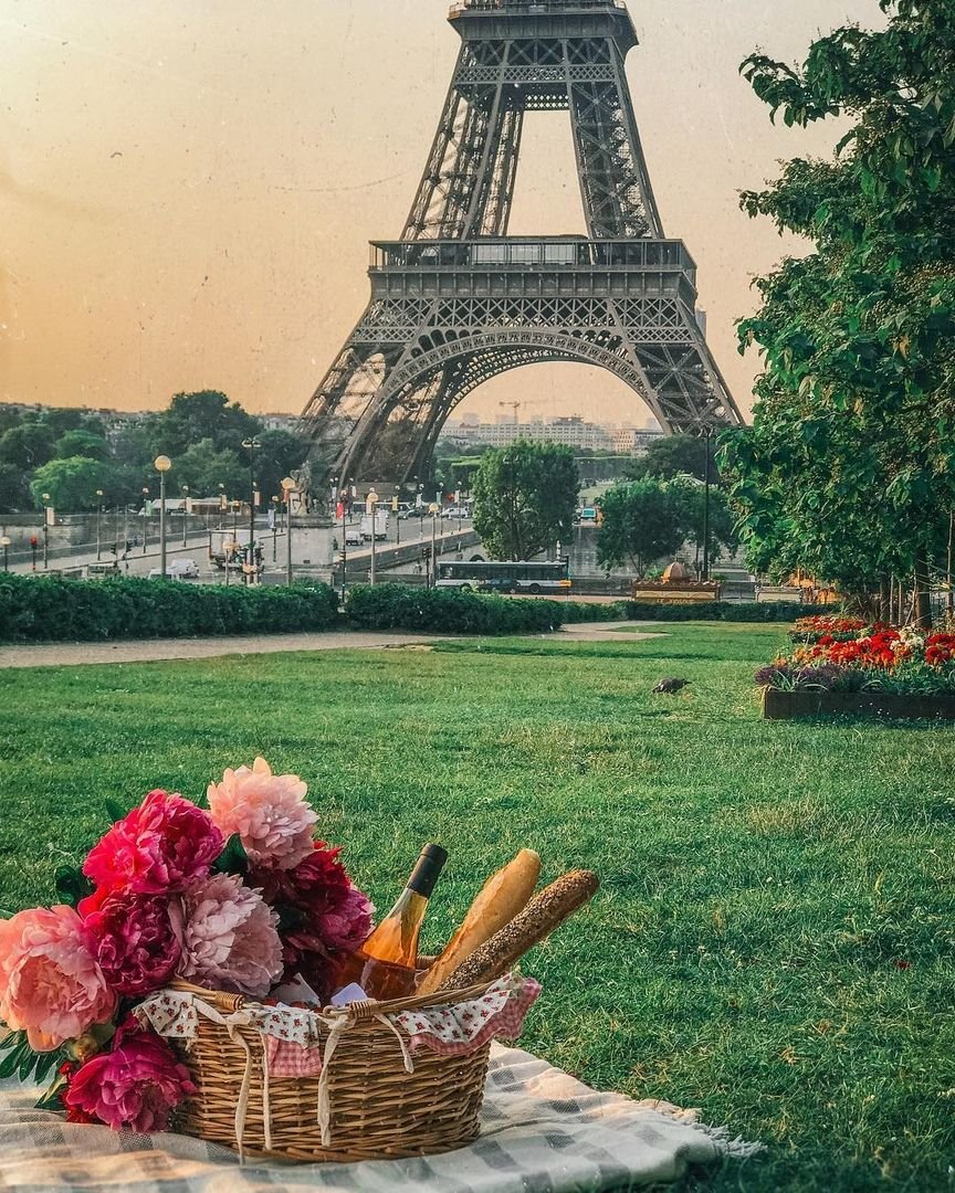 Эйфелева башня Париж цветы кафе