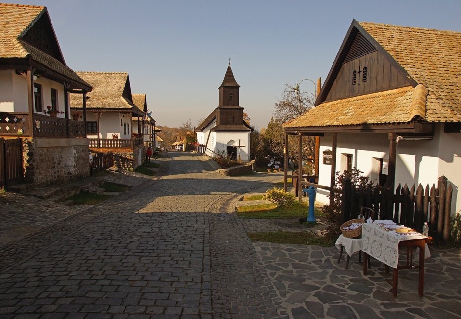 Деревня холлокё в 90 км от Будапешта