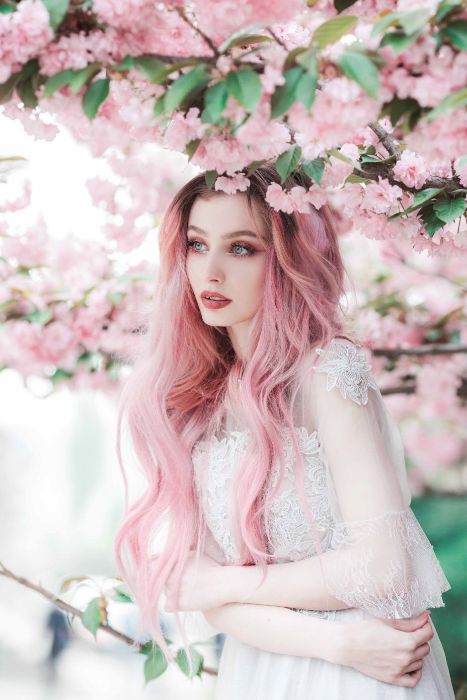 Нежно розовые волосы