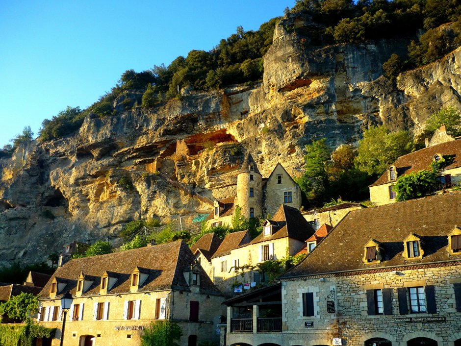 Живописная деревня ла-рок-Гажак, Франция.
