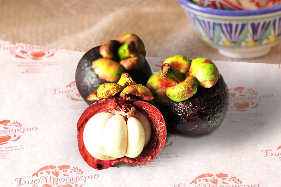 Экзотические фрукты в подарок с мангустином