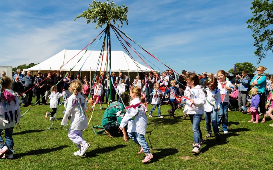 The Maypole праздник в Англии