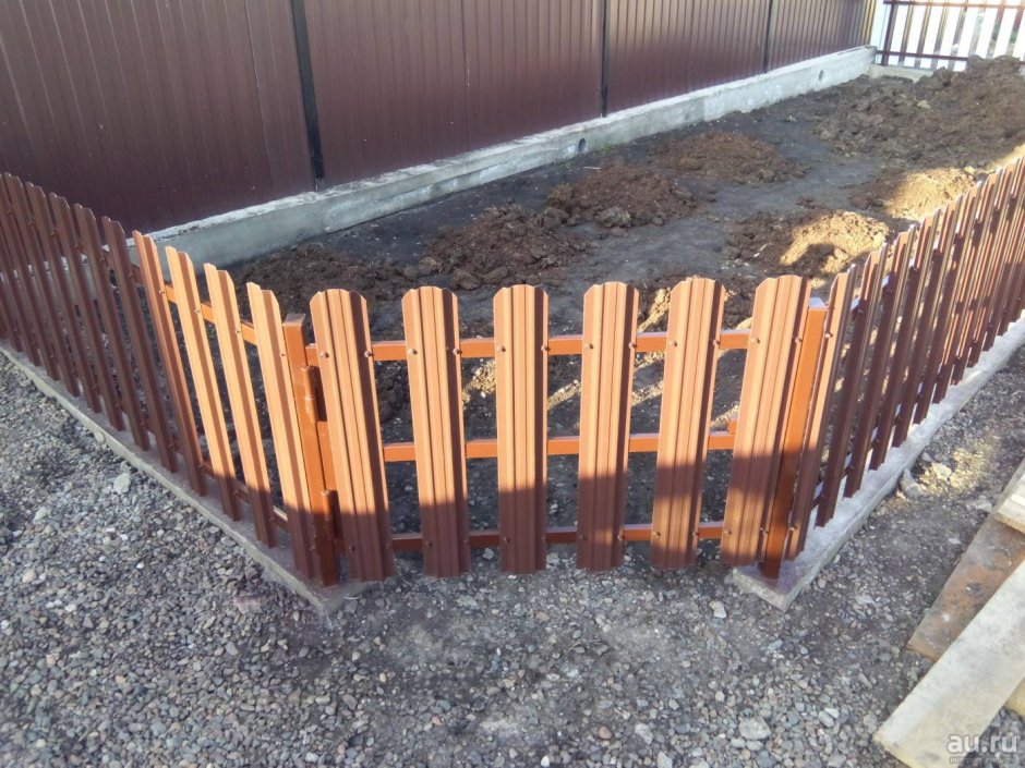 Забор из штакетника металлического 1м80