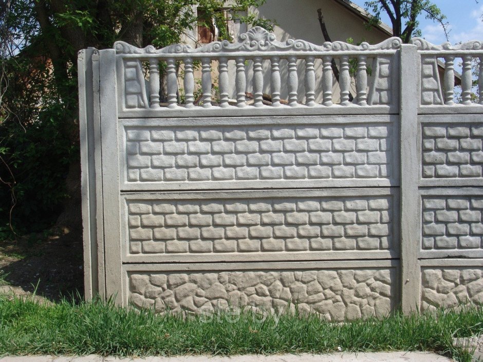 Секционный бетонный забор кумык