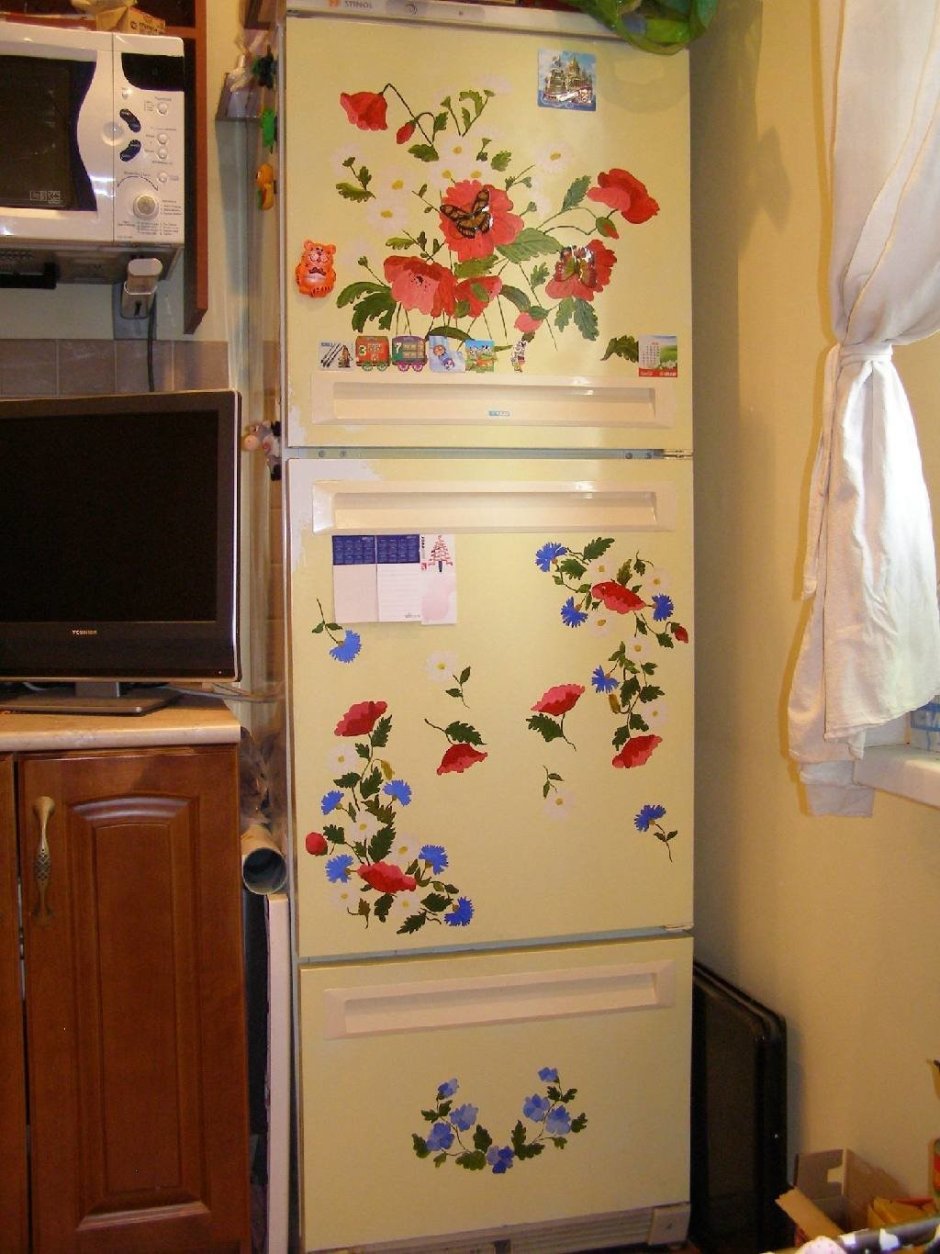 Разрисованный холодильник