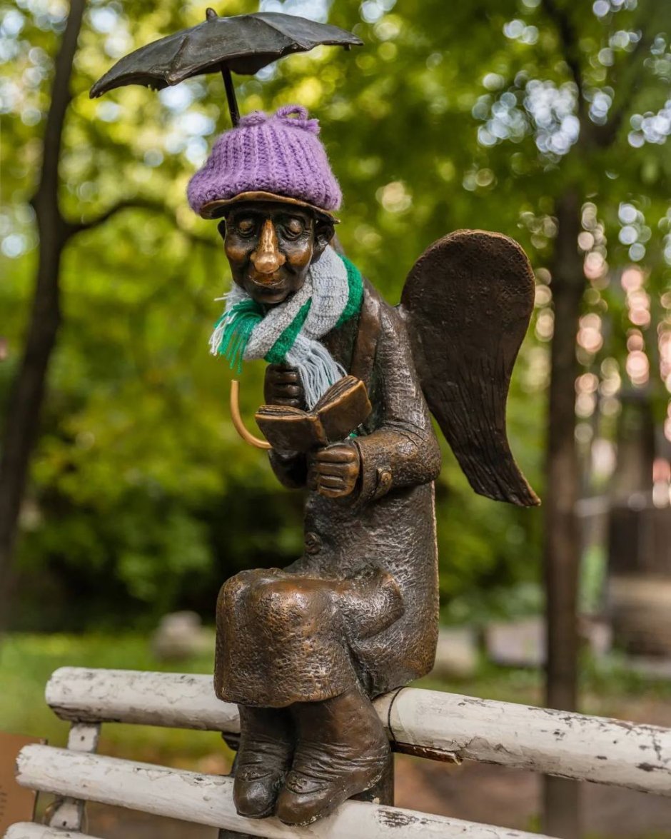 Скульптура ангела в Измайловском саду