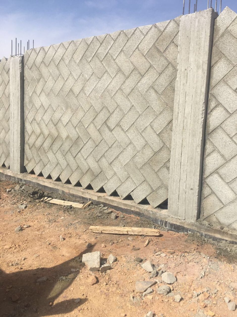 Забор из цементных блоков