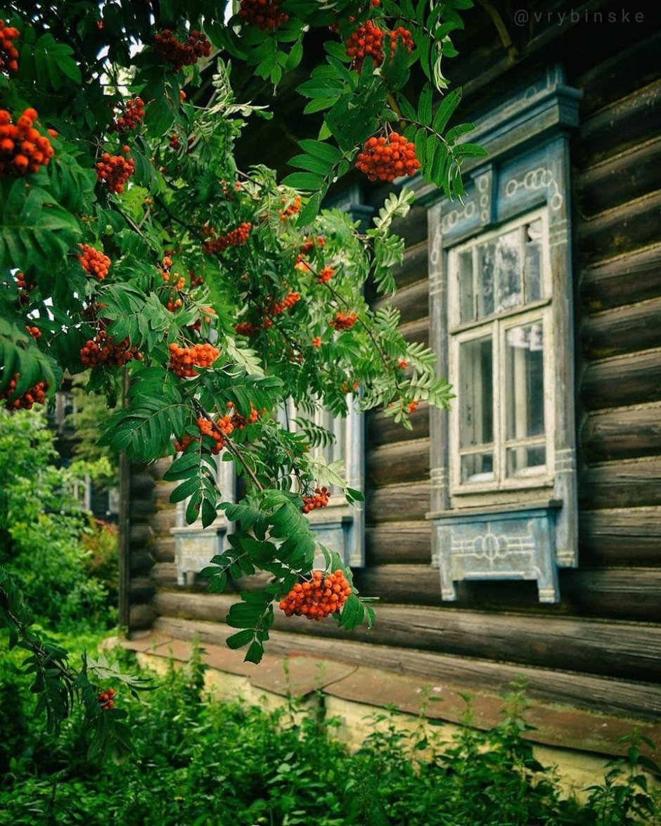 Красивый деревенский домик