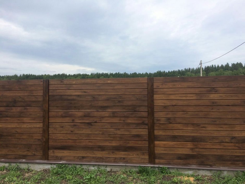 Забор из планкена лиственницы горизонтальный
