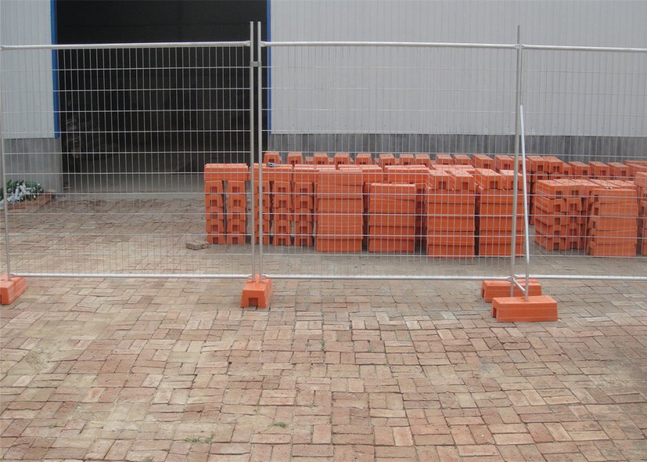 Блоки для ограждения строительных площадок